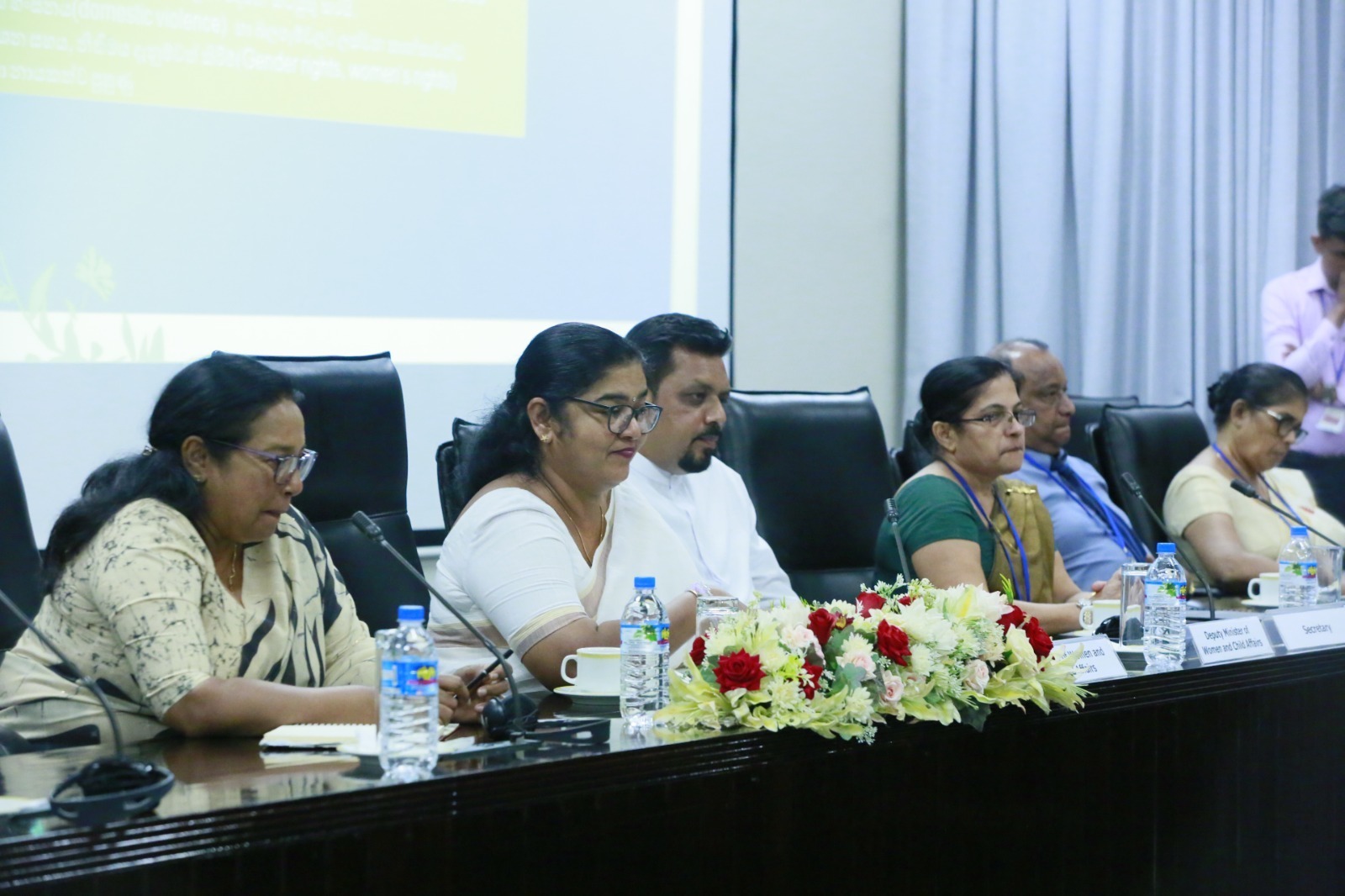 දිස්ත්රික් මට්ටමින් කාන්තා ආර්ථිකය හදන්න වැඩසටහනක් දිස්ත්රික් මට්ටමින් කාන්තා ආර්ථිකය හදන්න වැඩසටහනක්