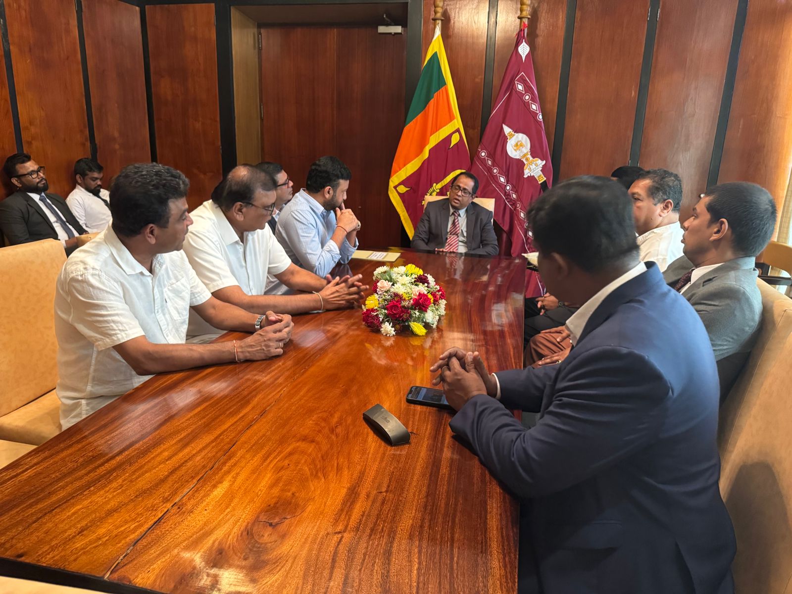 නියෝජ්‍ය ආරක්ෂක අමාත්‍යවරයාට එරෙහි විශ්වාසභංගය අද කතානායක අතට