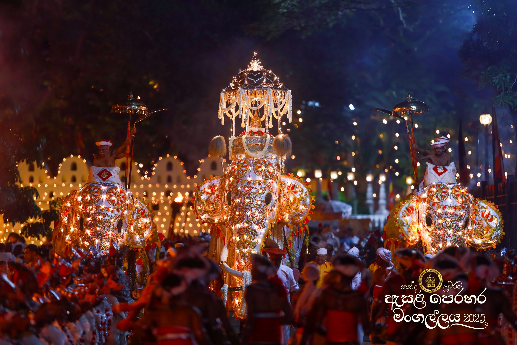 රන්දෝලි පෙරහර මංගල්ය අද සිට අගෝස්තු 8 වැනිදා දක්වා ස්වර්ණවාහිනියෙන් රන්දෝලි පෙරහර මංගල්ය අද සිට අගෝස්තු 8 වැනිදා දක්වා ස්වර්ණවාහිනියෙන්