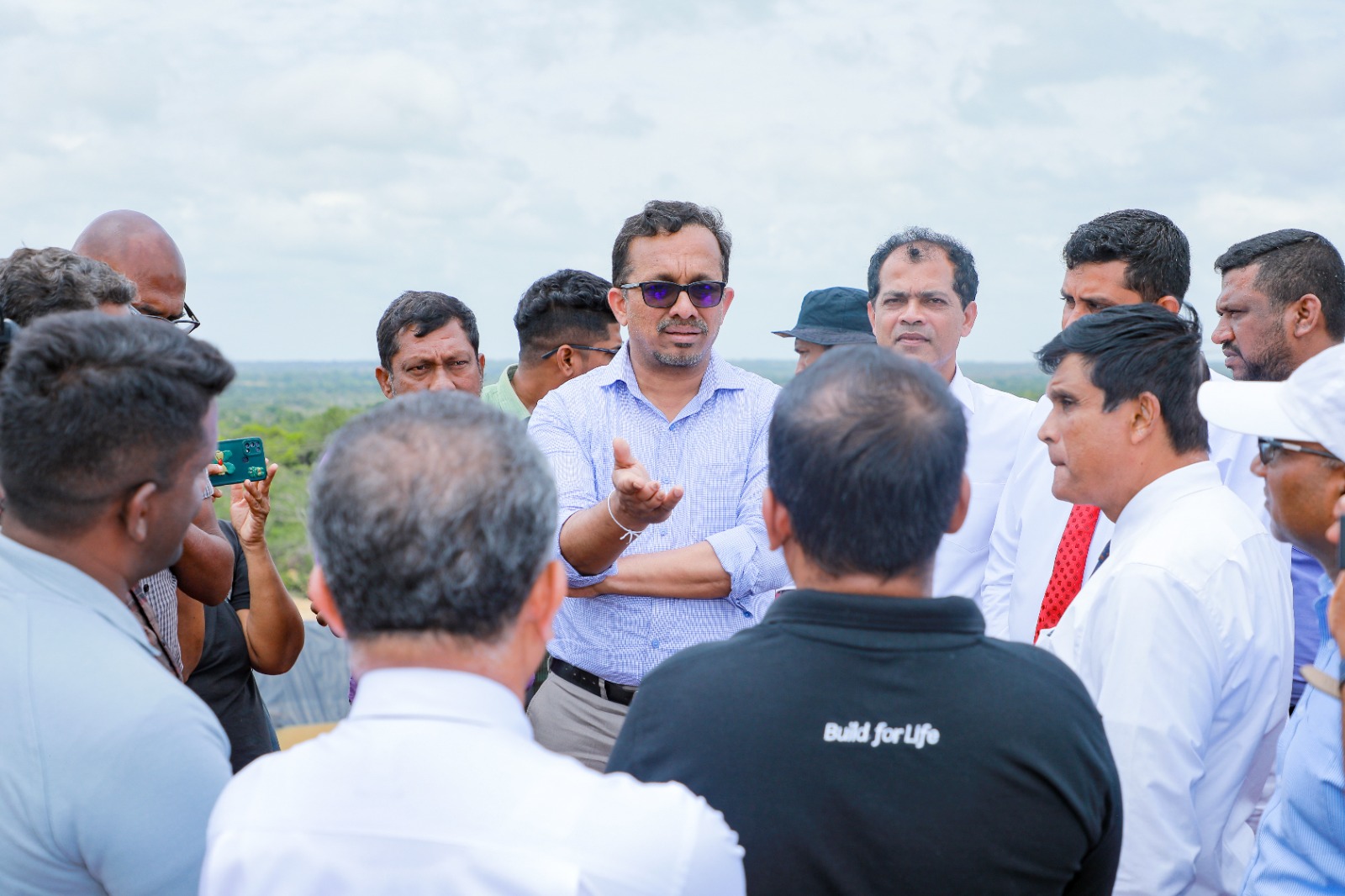 හදුන්නෙත්ති අරුවක්කාලු ගිහින්ගැ සැර කතාවක් කරයි (VIDEO) හදුන්නෙත්ති අරුවක්කාලු ගිහින්ගැ සැර කතාවක් කරයි (VIDEO)