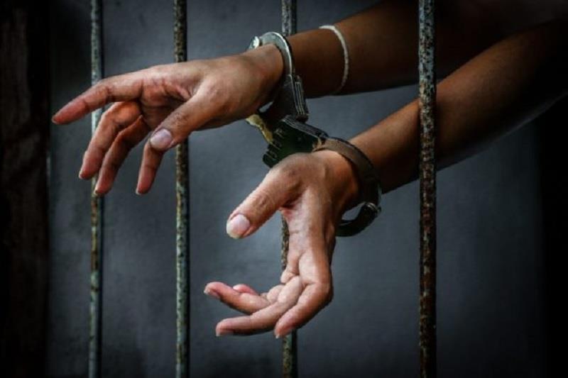 කොළඹ දිසාව භාර නියෝජ්ය පොලිස්පති උදිත ලියනගේ අත්අඩංගුවට (VIDEO) කොළඹ දිසාව භාර නියෝජ්ය පොලිස්පති උදිත ලියනගේ අත්අඩංගුවට (VIDEO)