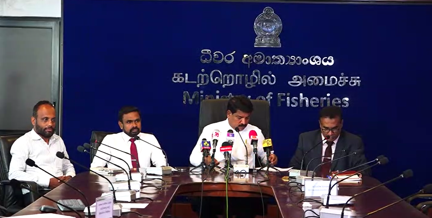 නීතිවිරෝධී ධීවර කටයුතු මැඩලීමට රජය තීරණාත්මක පියවරක: දිස්ත්රික් මට්ටමින් ඒකාබද්ධ මෙහෙයුම් ඇරඹේ නීතිවිරෝධී ධීවර කටයුතු මැඩලීමට රජය තීරණාත්මක පියවරක: දිස්ත්රික් මට්ටමින් ඒකාබද්ධ මෙහෙයුම් ඇරඹේ