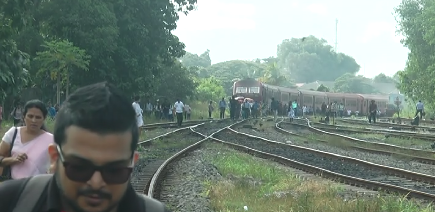 කොළඹ කොටුව සහ මරදාන දුම්රිය ස්ථාන අතර දුම්රියක් පීලිපැනීමක් කොළඹ කොටුව සහ මරදාන දුම්රිය ස්ථාන අතර දුම්රියක් පීලිපැනීමක්