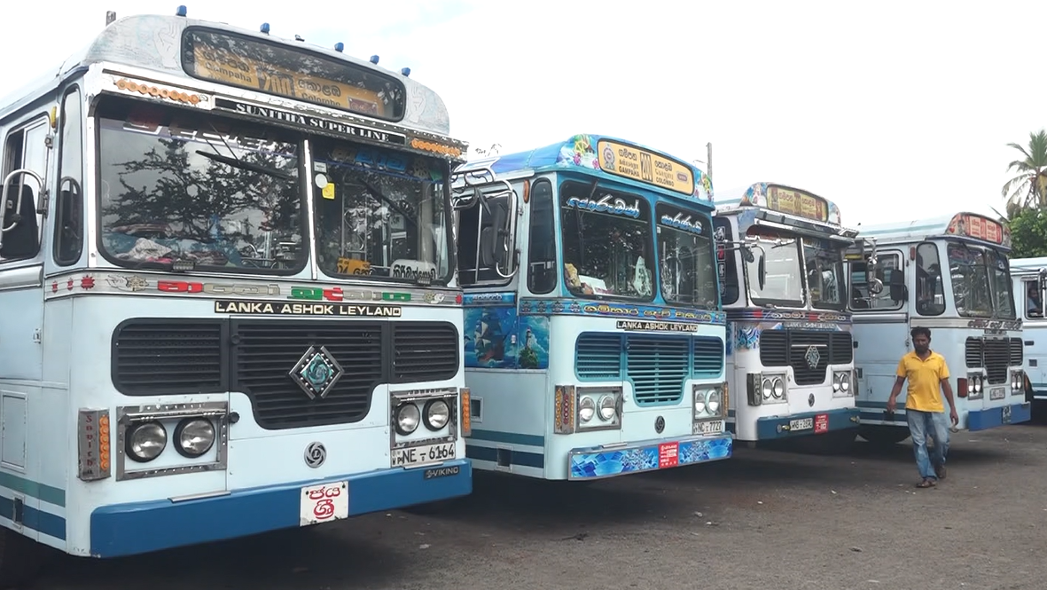 ගම්පහ මාර්ග රැසක පෞද්ගලික රියදුරන් – කොන්දොස්තරවරුන් වර්ජනයක ගම්පහ මාර්ග රැසක පෞද්ගලික රියදුරන් – කොන්දොස්තරවරුන් වර්ජනයක