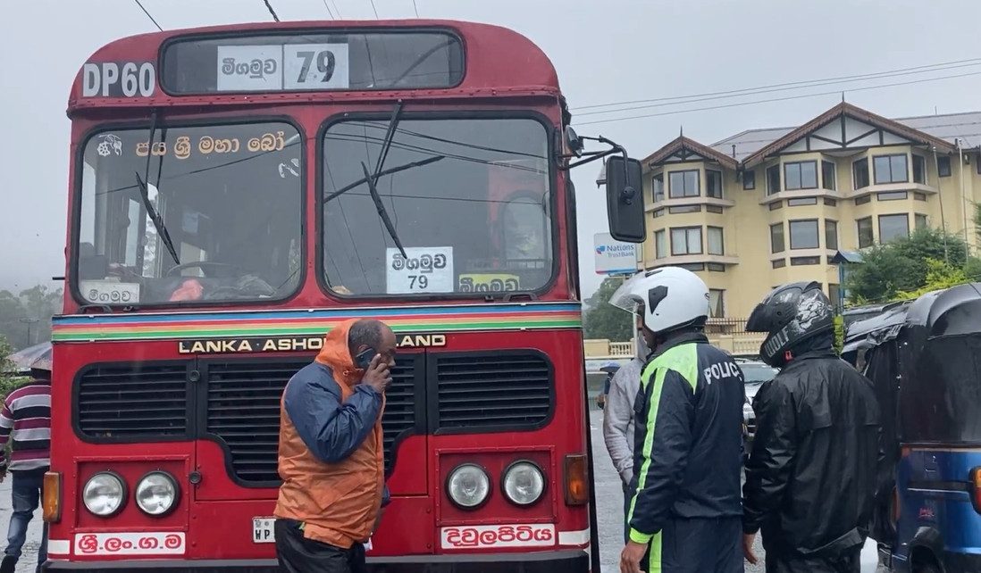 කසිප්පු බී බස් රථය පැදවූ ලංගම රියදුරෙක් නුවරඑළියේ දී අත්අඩංගුවට කසිප්පු බී බස් රථය පැදවූ ලංගම රියදුරෙක් නුවරඑළියේ දී අත්අඩංගුවට