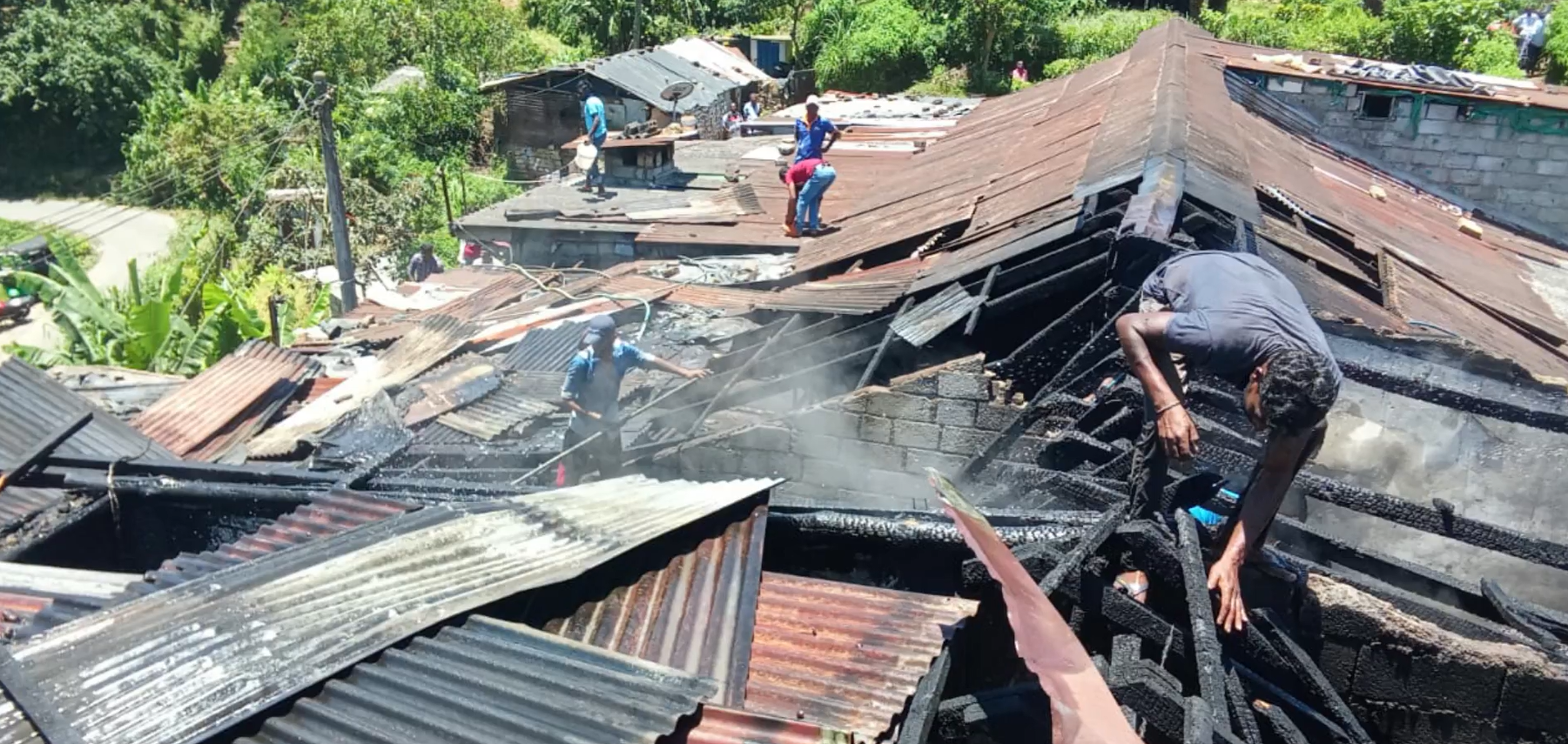 පූඩළුඔය වතු නිවාස පෙළක ගින්නක් පූඩළුඔය වතු නිවාස පෙළක ගින්නක්