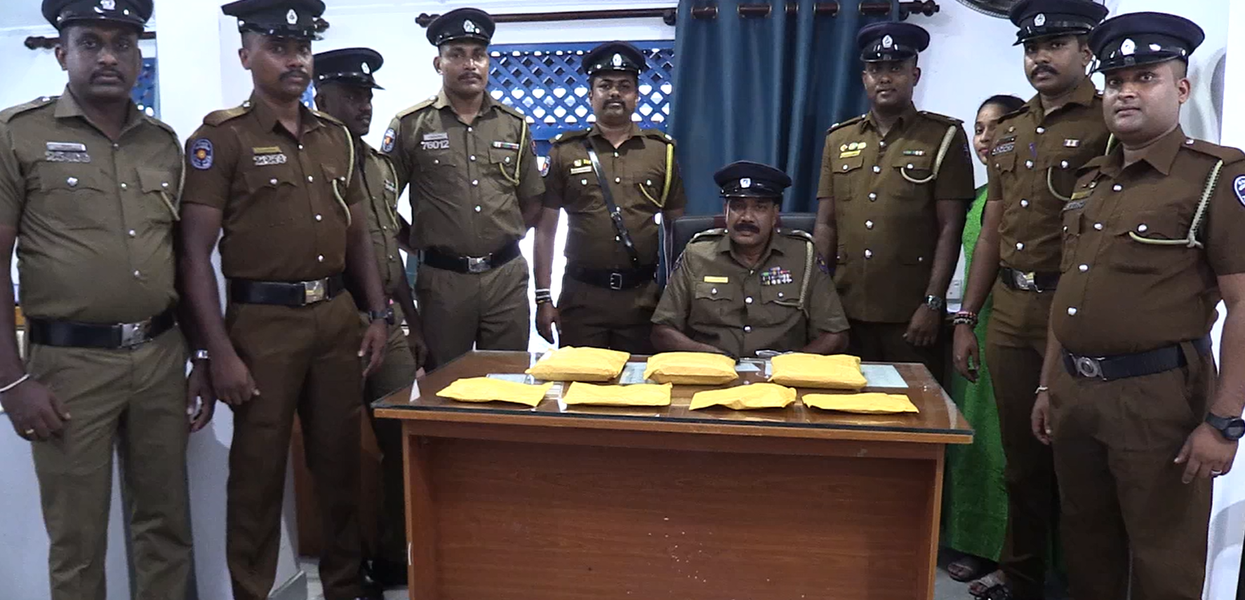 කුඩු ප්රියංකර ගේ කෝටි 8 ක හෙරොයින් සමග 4 ක් අත්අඩංගුවට කුඩු ප්රියංකර ගේ කෝටි 8 ක හෙරොයින් සමග 4 ක් අත්අඩංගුවට