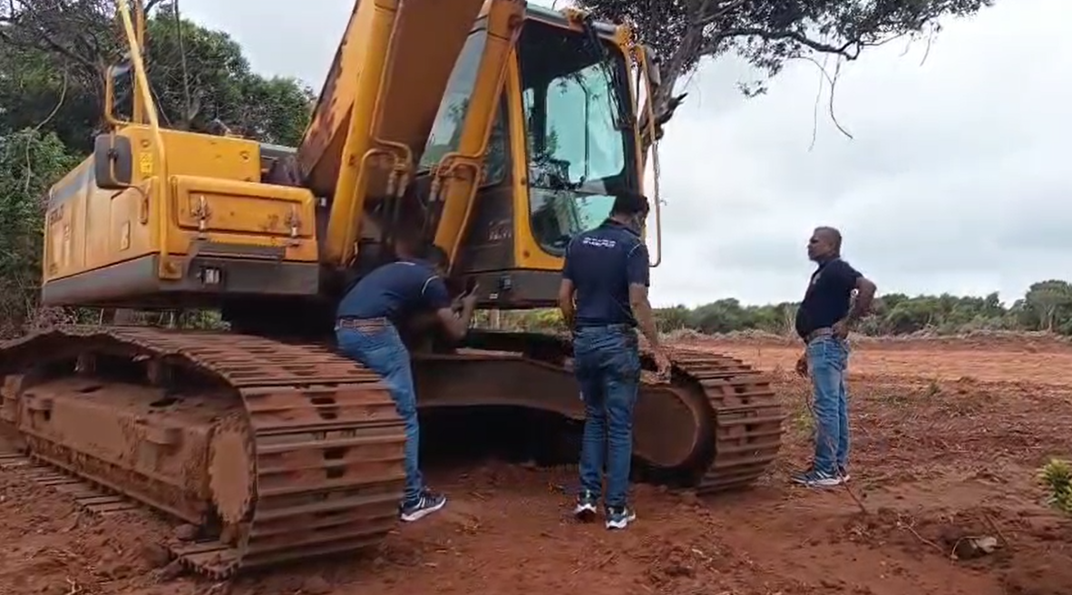 පුත්තලම, අරුවක්කාලු ඉල්මනයිට් කැණීම් කළ කෝටි දෙසිය ගණනක යන්ත්‍ර සූත්‍ර පොලිස් බාරයට
