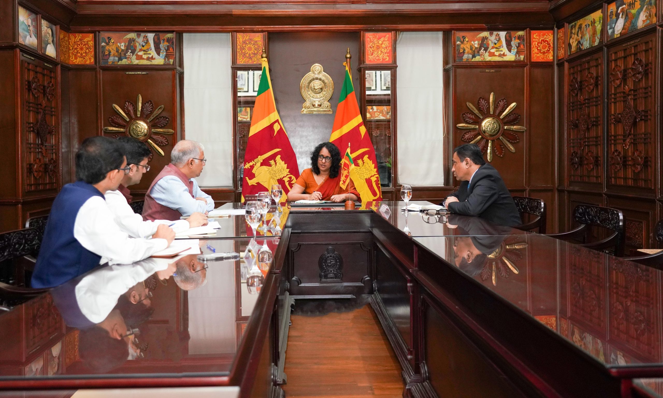 හරිනි අධ්‍යාපන ප්‍රතිසංස්කරණ ගැන ඉන්දියාවට කියයි