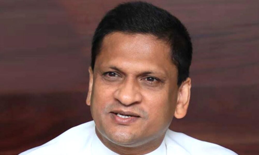 පොලීසියට බාර වූ හිටපු රාජ්ය අමාත්ය නිමල් ලාංසා අත්අඩංගුවට පොලීසියට බාර වූ හිටපු රාජ්ය අමාත්ය නිමල් ලාංසා අත්අඩංගුවට
