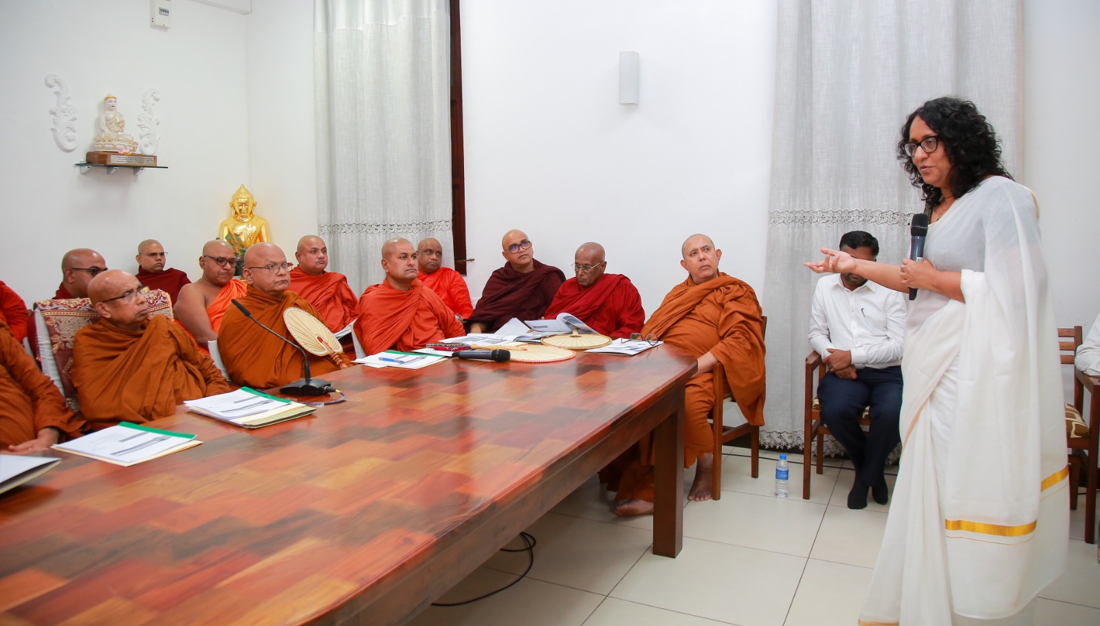 නව අධ්යාපන ප්රතිසංස්කරණ සඳහා දායකවීම සංඝයා වහන්සේලාගේ ජාතික වගකීමක් බව අගමැතිනිය පවසද්දී – කැපවීම මහා සංඝයා වහන්සේ…අගයයි නව අධ්යාපන ප්රතිසංස්කරණ සඳහා දායකවීම සංඝයා වහන්සේලාගේ ජාතික වගකීමක් බව අගමැතිනිය පවසද්දී – කැපවීම මහා සංඝයා වහන්සේ…අගයයි