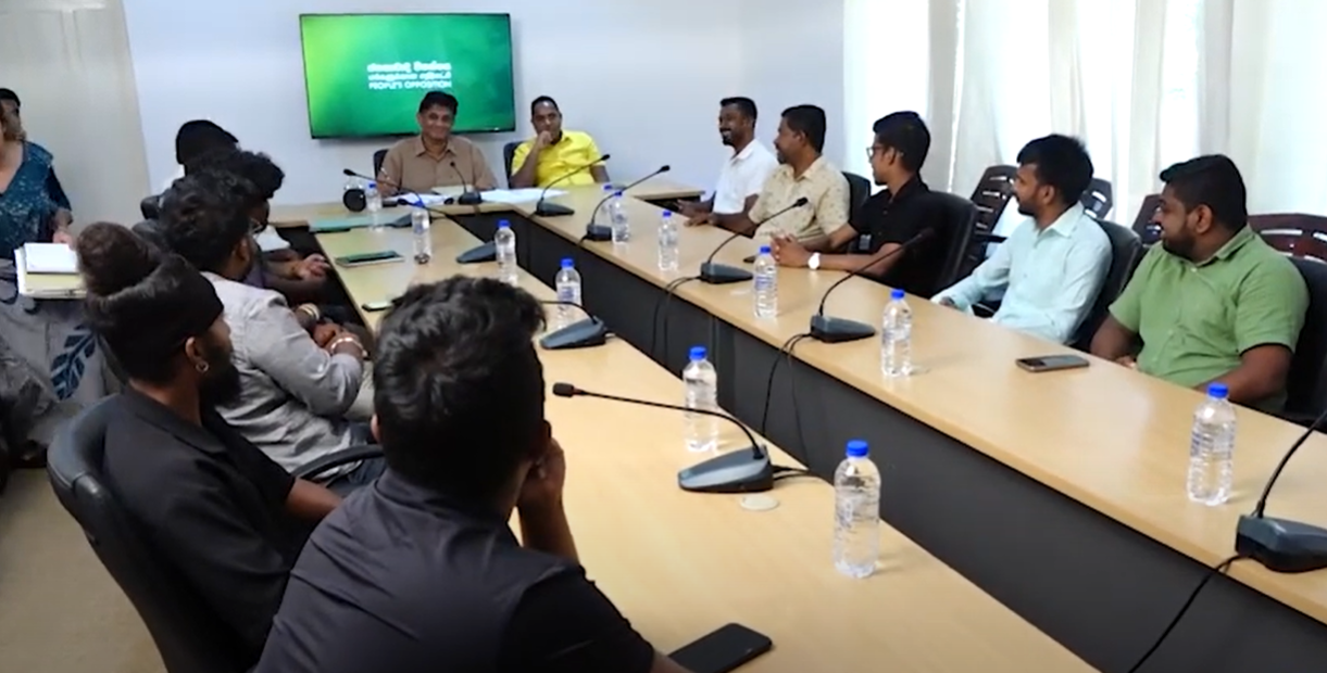 යෞවන සමාජ හරහා තරුණ අයිතිය රකින්න විපක්ෂනායක ආණ්ඩුව සමග සටනට සැරසෙයි යෞවන සමාජ හරහා තරුණ අයිතිය රකින්න විපක්ෂනායක ආණ්ඩුව සමග සටනට සැරසෙයි