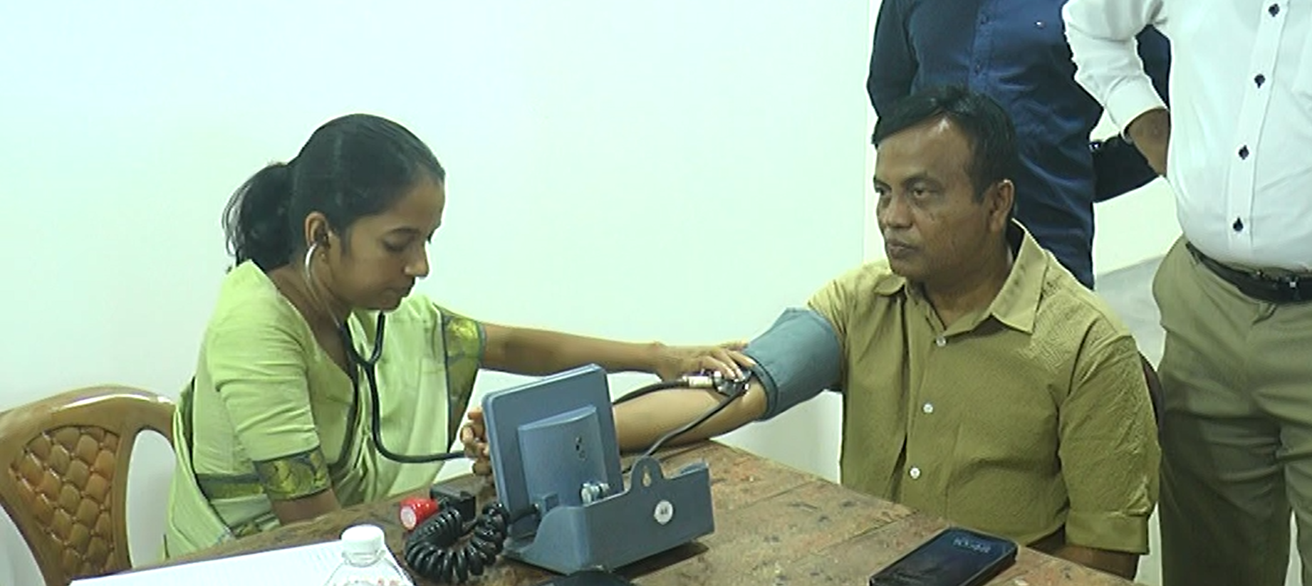 නියෝජ්‍ය අමාත්‍ය වටගල කියන පී.එච්.අයි. ගෙ කාකි ඇදුමටත් බයවෙන පිරිසක්  (VIDEO)