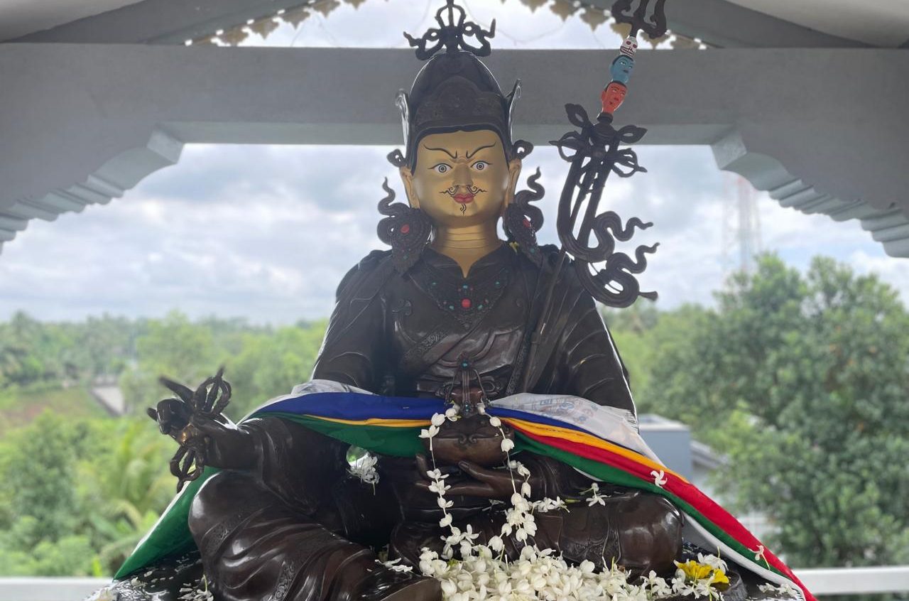 ගුරු පද්මසම්භව සහ බෝධිසත්ව තාරා දේවිය වැඳපුදා ගැනීමට ලංකාවේදී අවස්ථාව