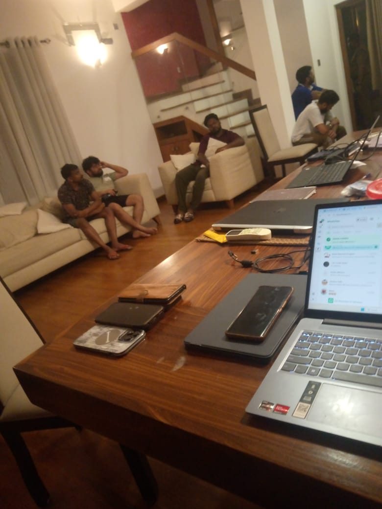 පැලවත්ත නිවසක අන්තර්ජාල සූදු ක්රීඩාවේ නිරත වූ ඉන්දීය ජාතිකයින් 11 ක් අල්ලයි පැලවත්ත නිවසක අන්තර්ජාල සූදු ක්රීඩාවේ නිරත වූ ඉන්දීය ජාතිකයින් 11 ක් අල්ලයි