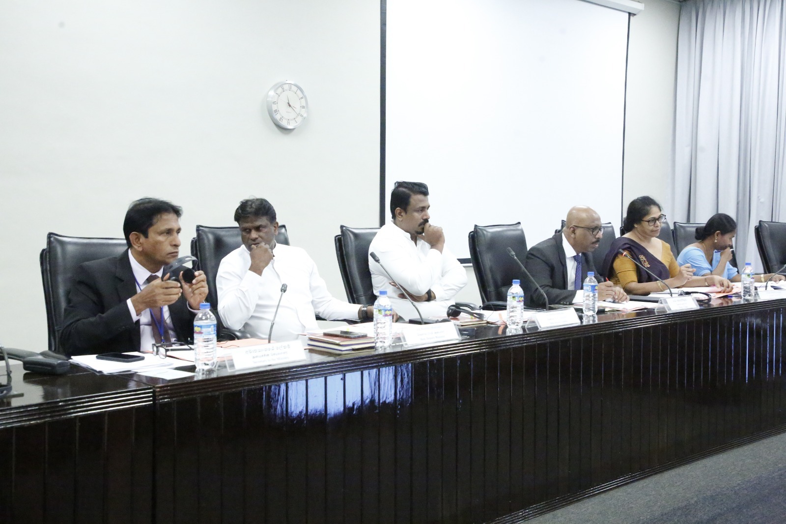 ක්‍රීඩා සංගම්වල තනතුරු දැරිය හැකි කාලය සීමාකෙරේ