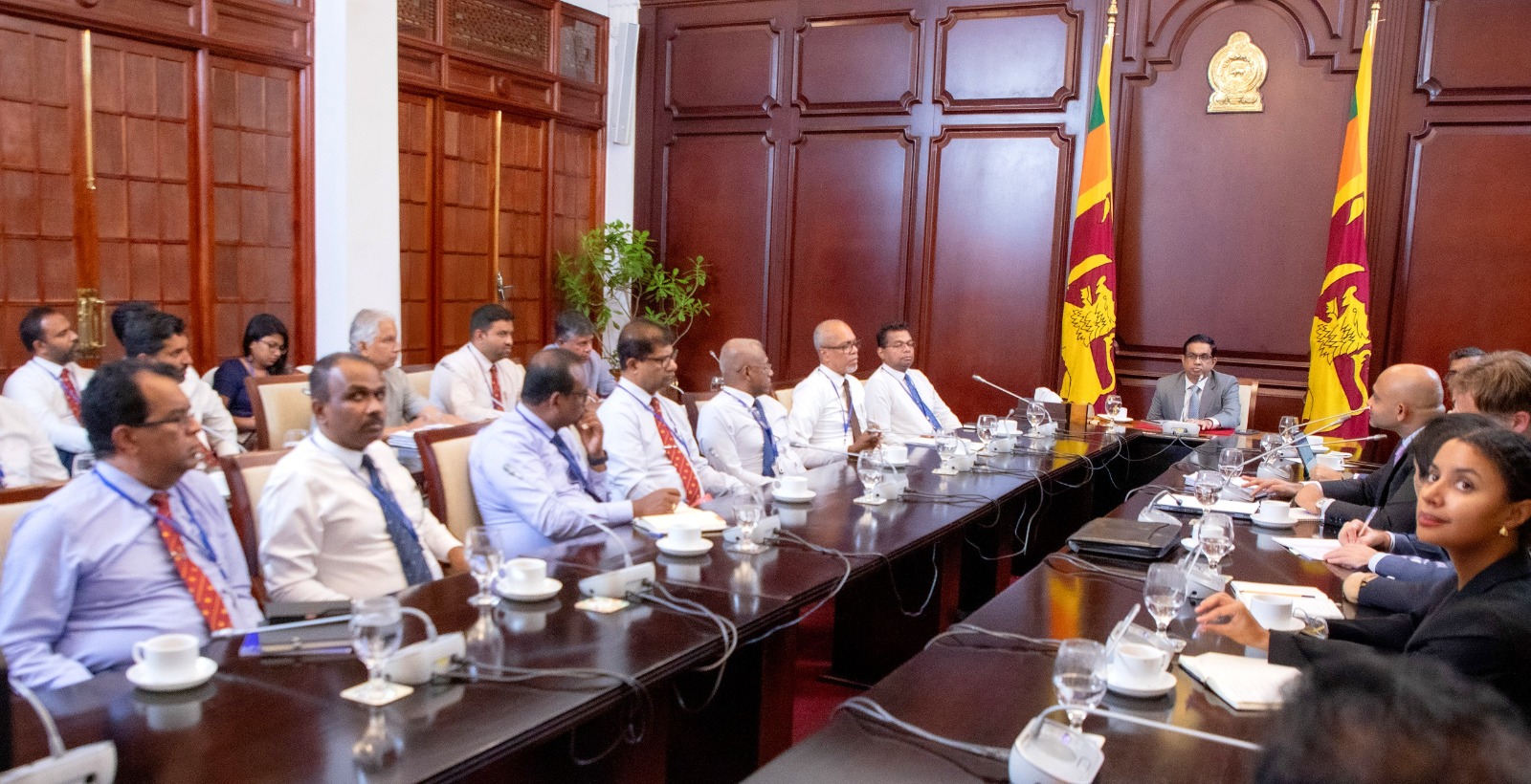 ශ්රී ලංකා රේගුව අලුත් කරන්නෙ මෙහෙමයි ශ්රී ලංකා රේගුව අලුත් කරන්නෙ මෙහෙමයි
