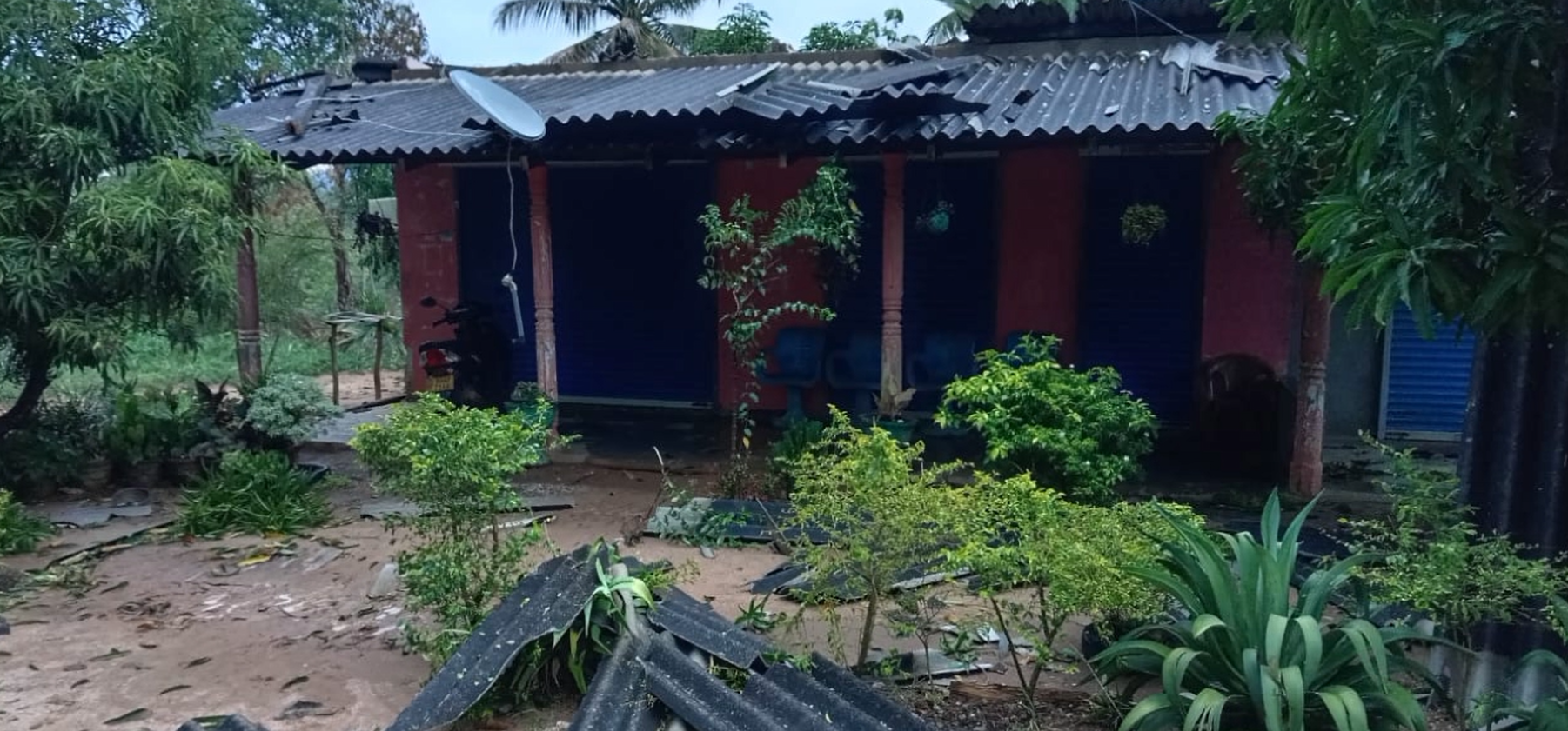 සියඹලාණ්ඩුවට අධික වැසි සමග තද සුළං තත්ත්වයක් – නිවාස පනහකටත් දැඩි හානි සියඹලාණ්ඩුවට අධික වැසි සමග තද සුළං තත්ත්වයක් – නිවාස පනහකටත් දැඩි හානි