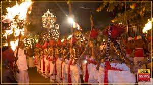 ශ්රී දළදා රන්දෝලි පෙරහැර මංගල්ල්ය අද රාත්රී 10 සිට ස්වර්ණවාහිනියෙන් ශ්රී දළදා රන්දෝලි පෙරහැර මංගල්ල්ය අද රාත්රී 10 සිට ස්වර්ණවාහිනියෙන්