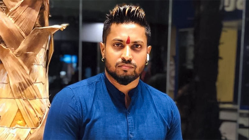 කෙහෙල්බද්දර පද්මේ ඇතුළු 6ක් ඉන්දුනීසියාවේ දී අත්අඩංගුවට කෙහෙල්බද්දර පද්මේ ඇතුළු 6ක් ඉන්දුනීසියාවේ දී අත්අඩංගුවට