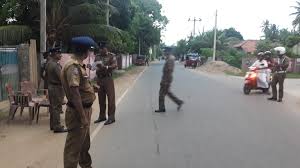 පොලිස් මෙහෙයුම්වලින් ඊයේ දිනයේ අපරාධකරුවන් 20 ක් සමග දහසකට ආසන්න පිරිසක් අත්අඩංගුවට