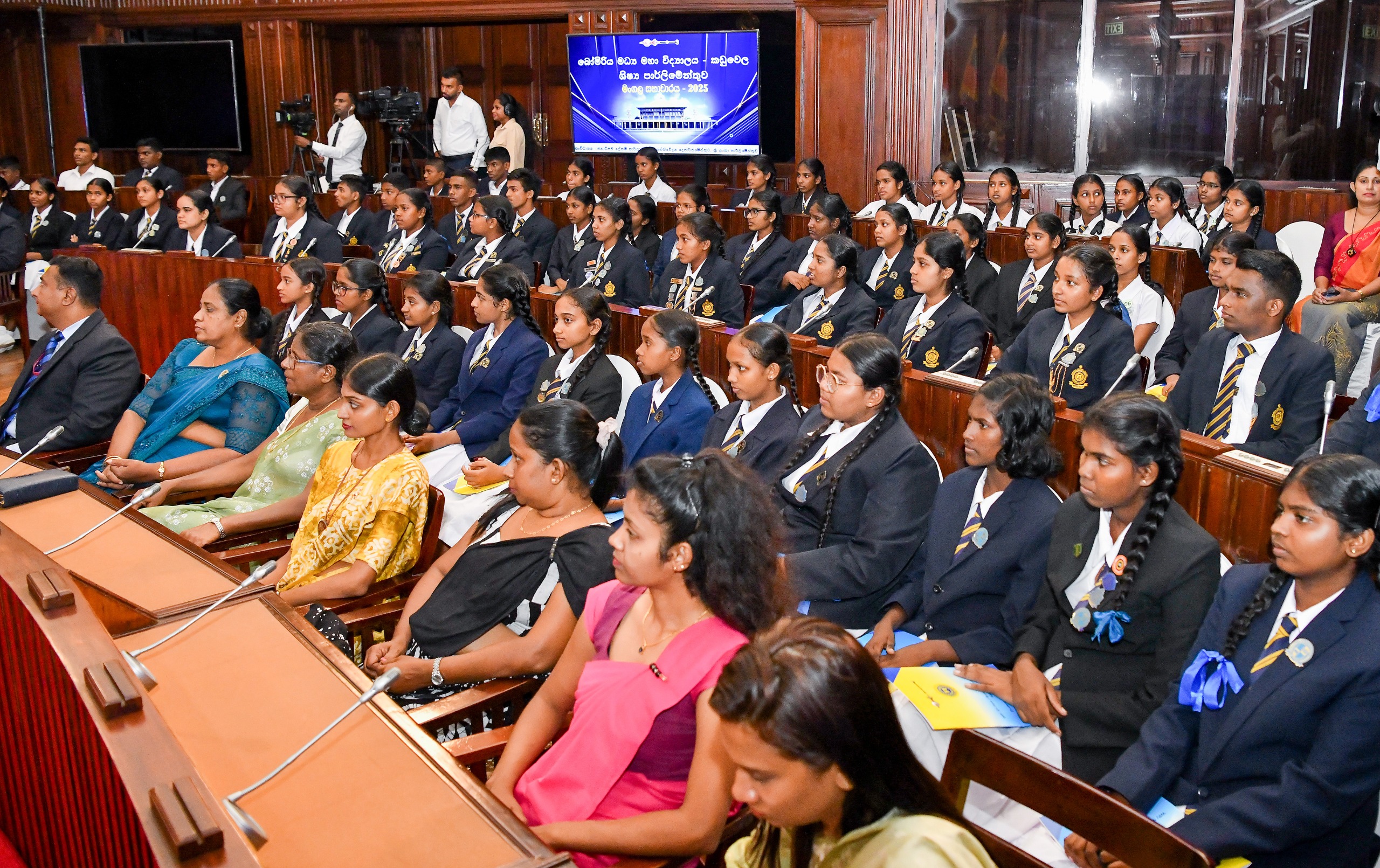කඩුවෙල බෝමිරිය මධ්‍ය මහා විද්‍යාලයේ සිසුන් ජනාධිපති ලේකම් කාර්යා‍ලයේ දී පාර්ලිමේන්තු සැසියක් තියයි