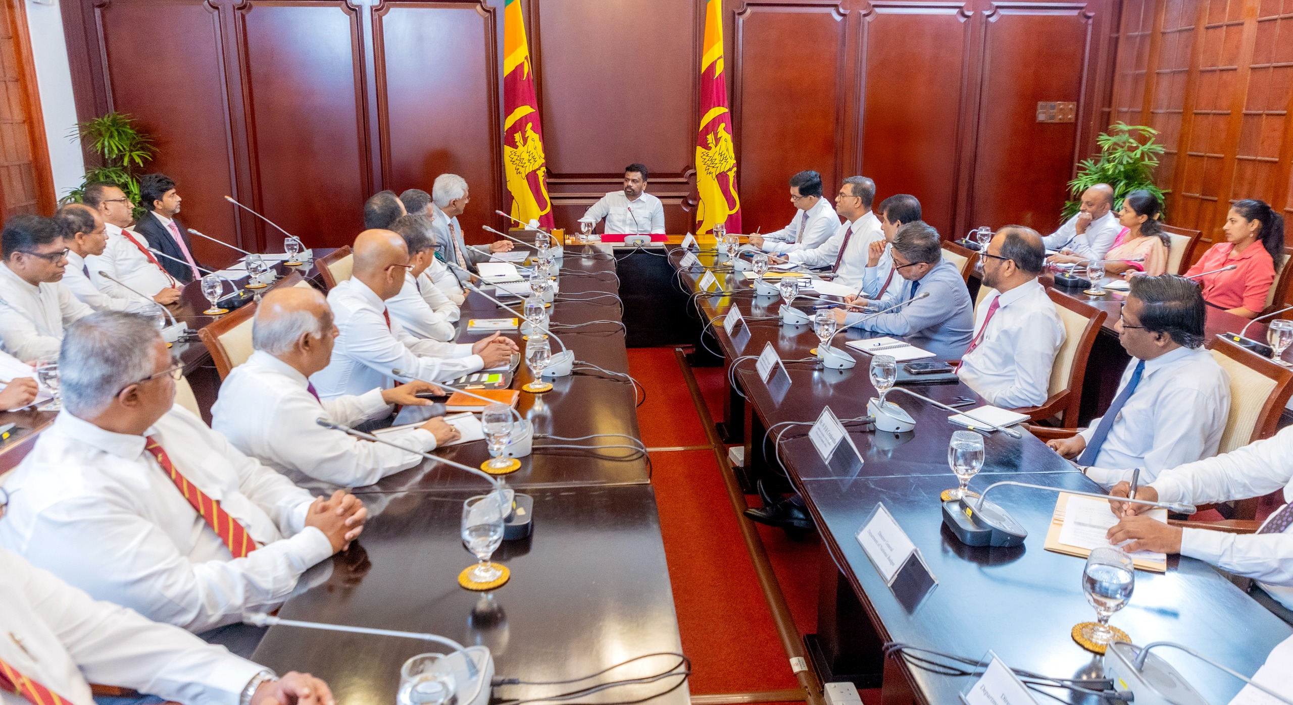 අපනයන ඉහළ දමන්න ජනපති වැවිලි අංශයේ ව්‍යාපාරිකයින් සමග සාකච්ඡා