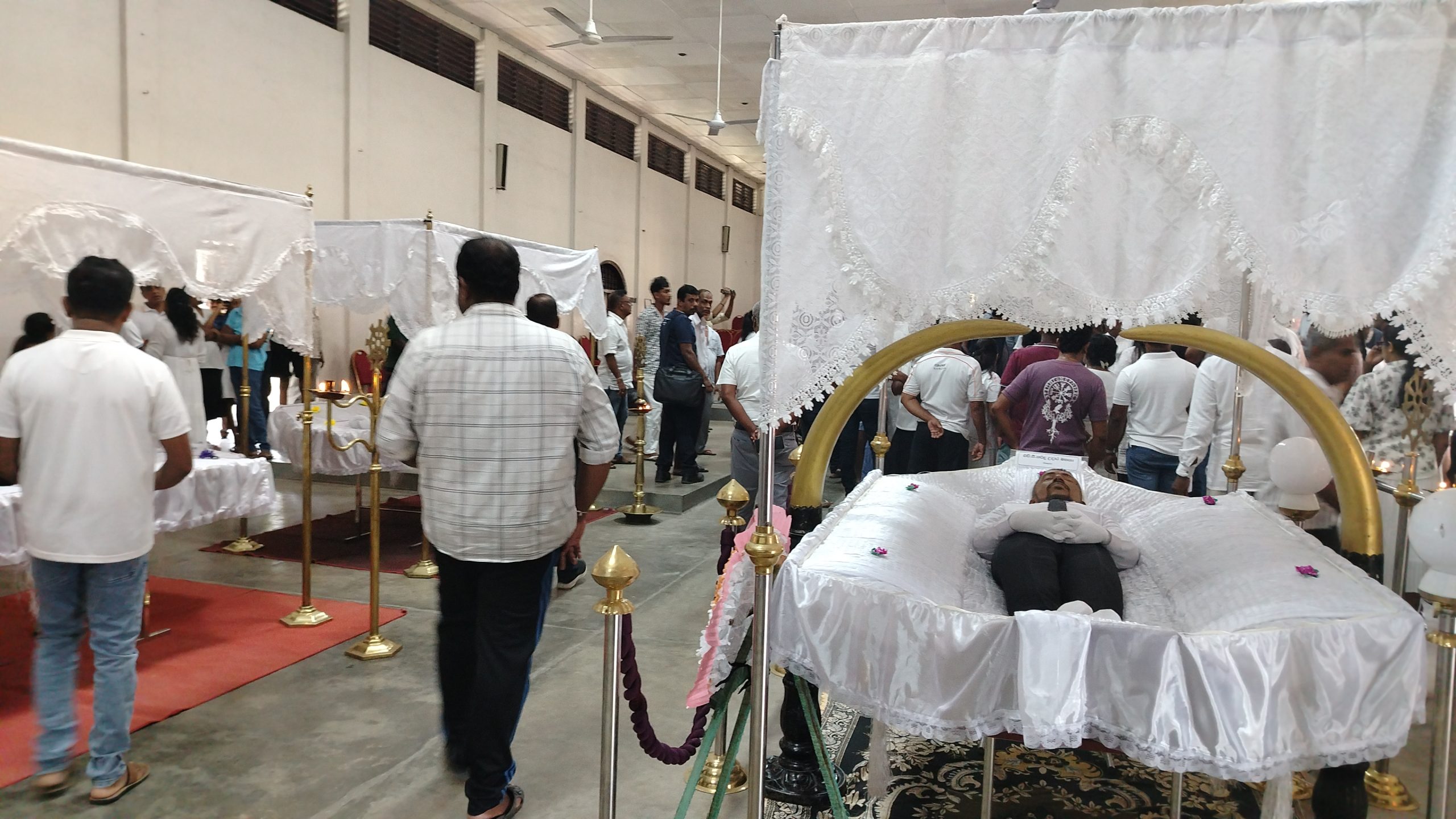 අනතුරින් දිවි අහිමිවූවන්ට අවසන් ගෞරව දැක්වීමට අගමැතිතුමිය තංගල්ලට….