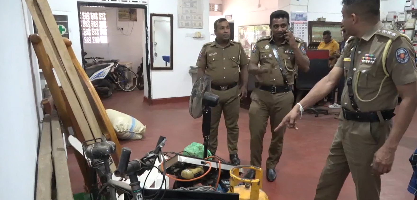 අනුරාධපුරේ ගෙවල් බිද ලක්ෂ ගණනක බඩු සොරාගත් සොරෙක් පොලිස් දැලේ