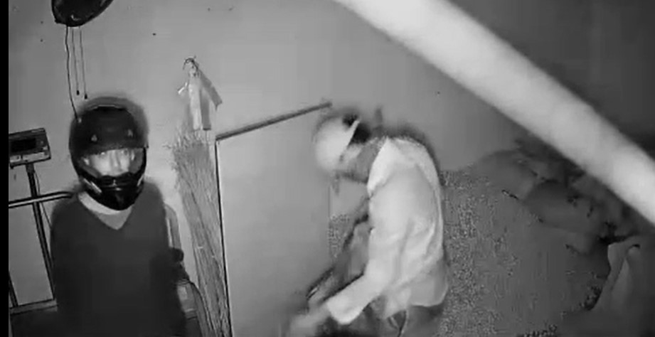 දිවුලපිටියේ වෙළඳසලක් බින්ද හතක් සැකපිට අත්අඩංගුවට