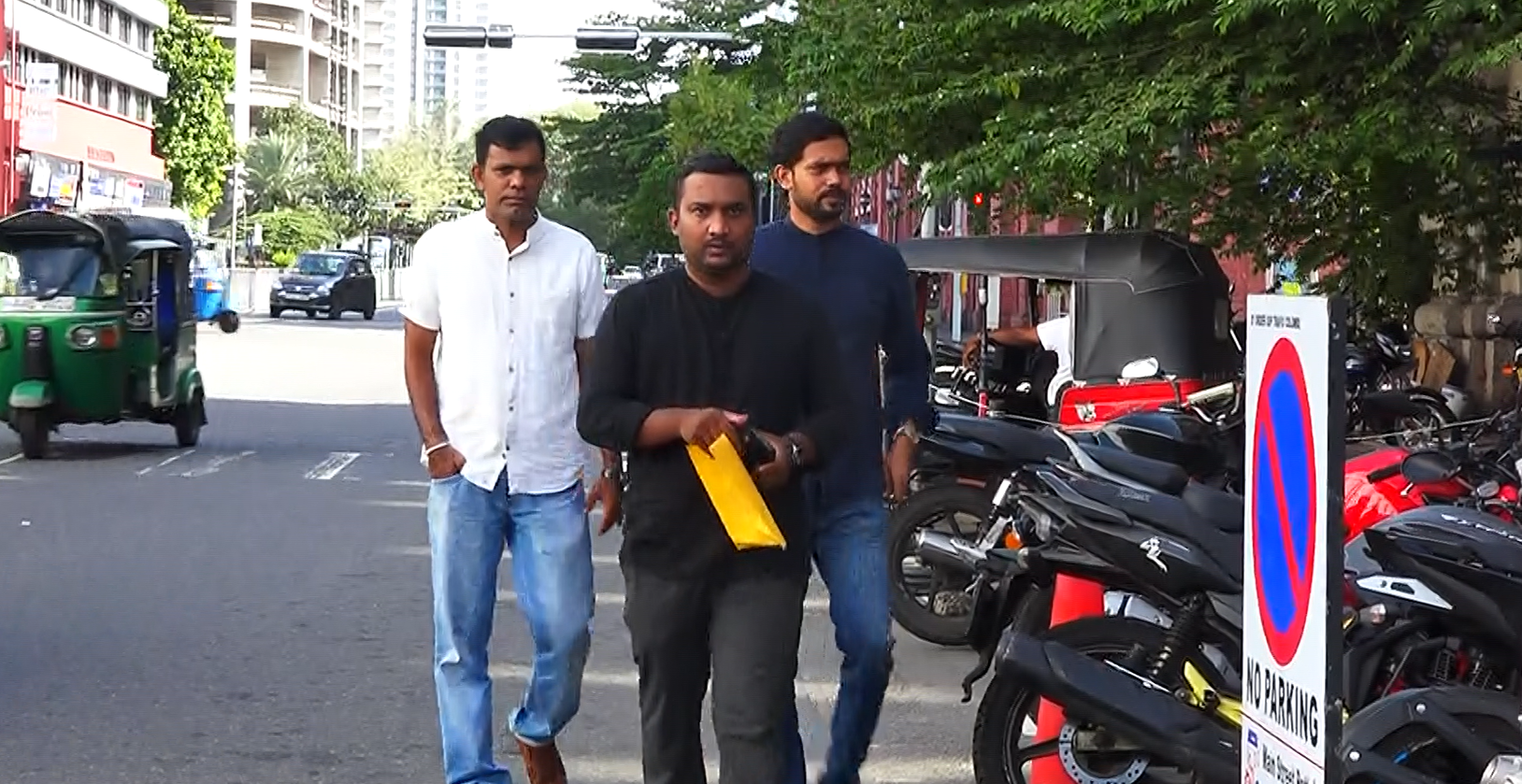 “පොහොට්ටුව මඩ ගහන්න එපා – CID පැමිණිල්ලක්” “පොහොට්ටුව මඩ ගහන්න එපා – CID පැමිණිල්ලක්”