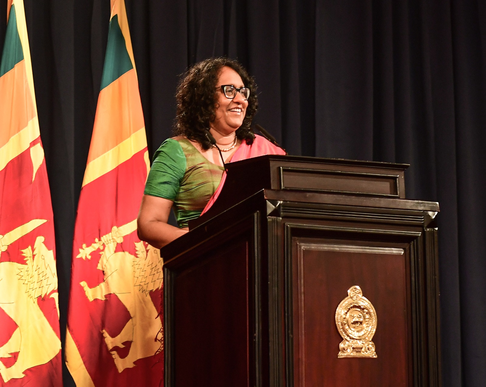 අග්‍රාමාත්‍ය ආචාර්ය හරිනි – නවක කළමනාකරණ සේවා නිලධාරීන් ගෙන් කළ ඉල්ලීම