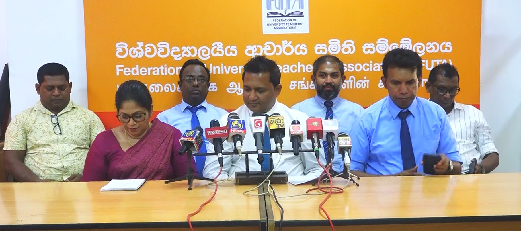 විශ්ව්විද්‍යාල ආචාර්යවරුන් හෙට වර්ජනයක