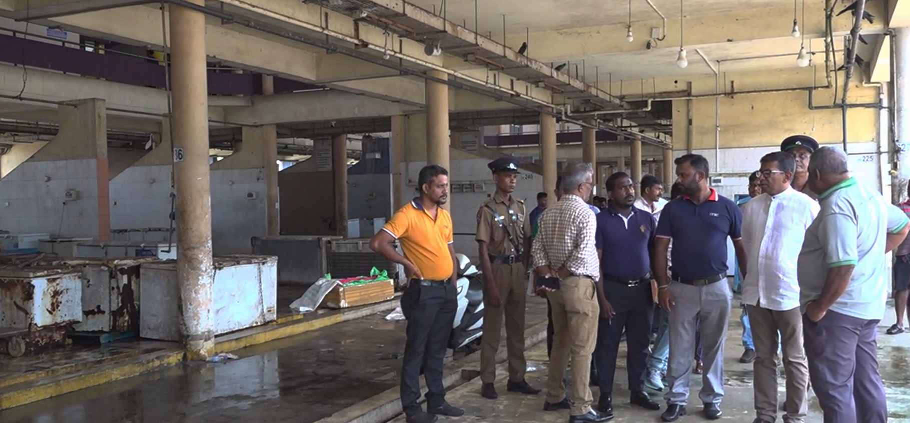 පෑලියගොඩ මත්ස්ය වෙළඳ සංකීර්ණයේ ගැටලු විසඳීමට නියෝජ්ය අමාත්ය රත්න ගමගේ මැදිහත් වෙයි පෑලියගොඩ මත්ස්ය වෙළඳ සංකීර්ණයේ ගැටලු විසඳීමට නියෝජ්ය අමාත්ය රත්න ගමගේ මැදිහත් වෙයි