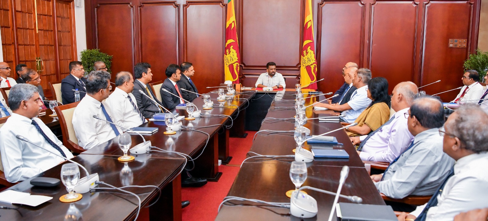 විදුලිබල ක්ෂේත්‍රයේ නව ප්‍රතිසංස්කරණ පිළිබඳ ප්‍රගති සමාලෝචන සාකච්ඡාවක් ජනපති ප්‍රධානත්වයෙන්