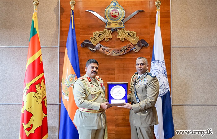 නව පොලිස්පති නීතිඥ ප්රියන්ත වීරසූරිය යුද්ධ හමුදාධිපති හමුවෙයි නව පොලිස්පති නීතිඥ ප්රියන්ත වීරසූරිය යුද්ධ හමුදාධිපති හමුවෙයි