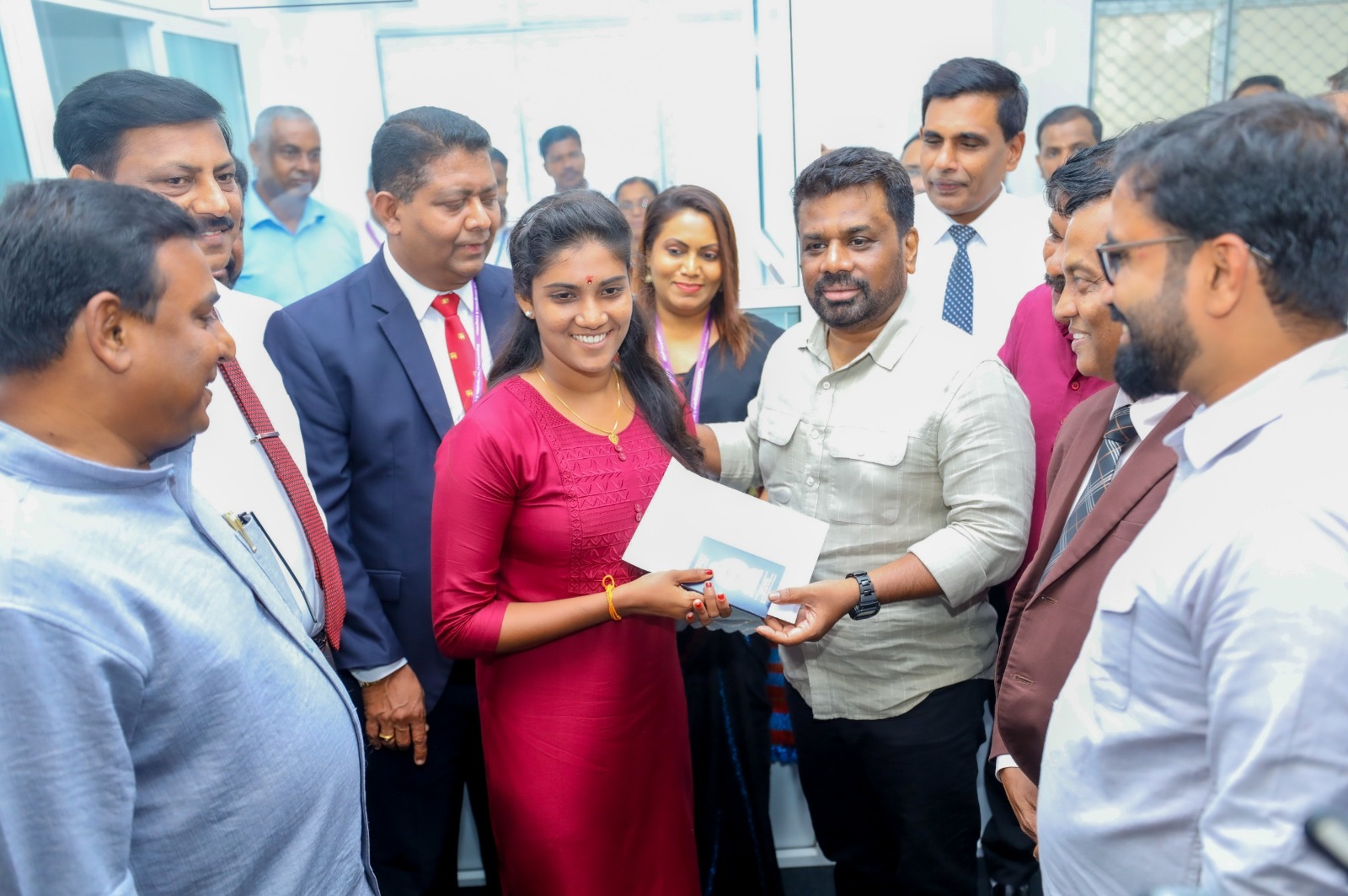 ලබන වසර වන විට රජය සමඟ සිදු කරන සියලු ගෙවීම් සහ ගනුදෙනු මාර්ගගත ක්රම (Online) ඔස්සේ සිදු කරන බවට ජනපතිගෙන් සහතිකයක් ලබන වසර වන විට රජය සමඟ සිදු කරන සියලු ගෙවීම් සහ ගනුදෙනු මාර්ගගත ක්රම (Online) ඔස්සේ සිදු කරන බවට ජනපතිගෙන් සහතිකයක්