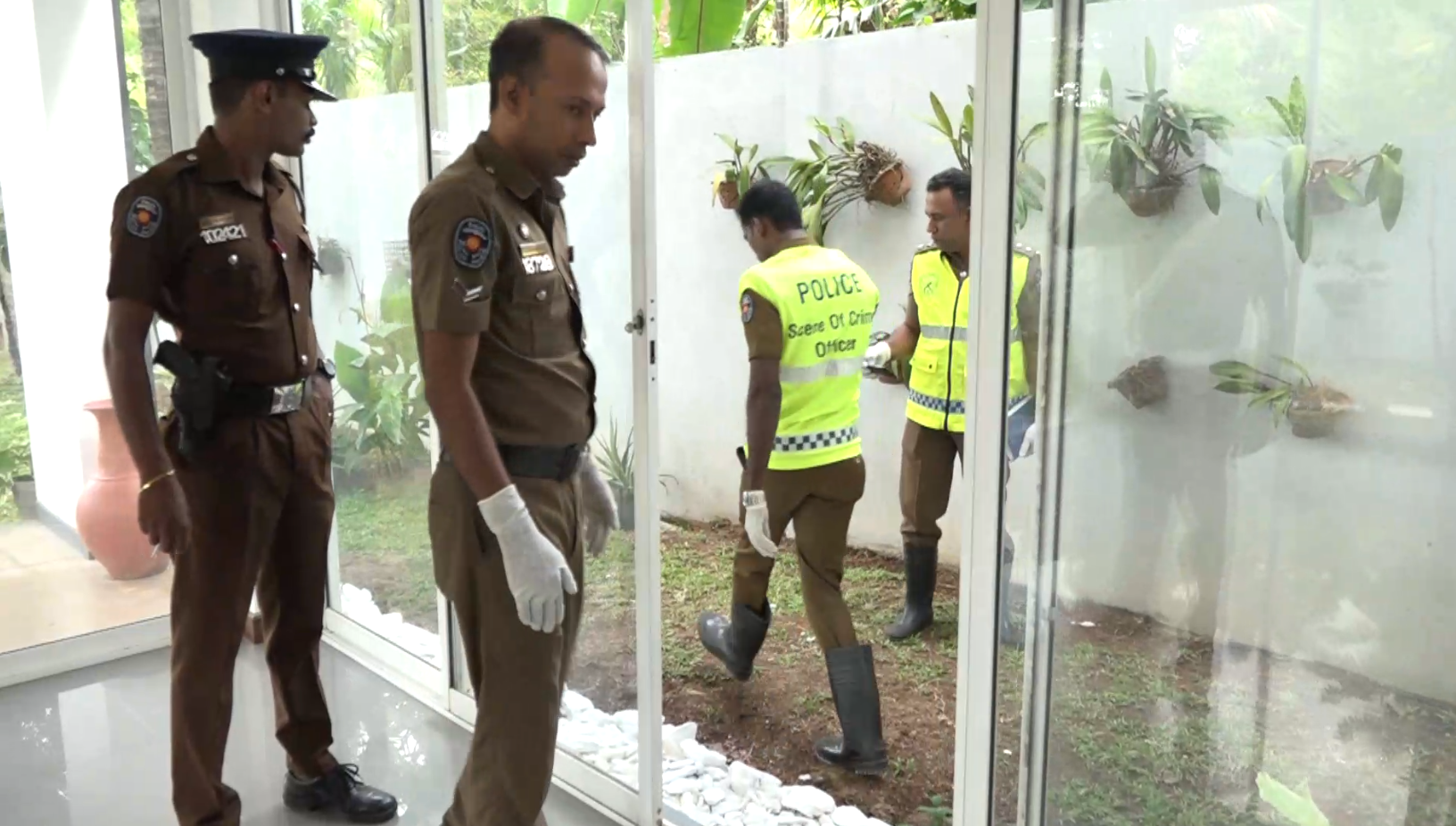 මිද්දෙනියෙන් අයිස් මෙහෙයුම කඳානට (VIDEO) මිද්දෙනියෙන් අයිස් මෙහෙයුම කඳානට (VIDEO)