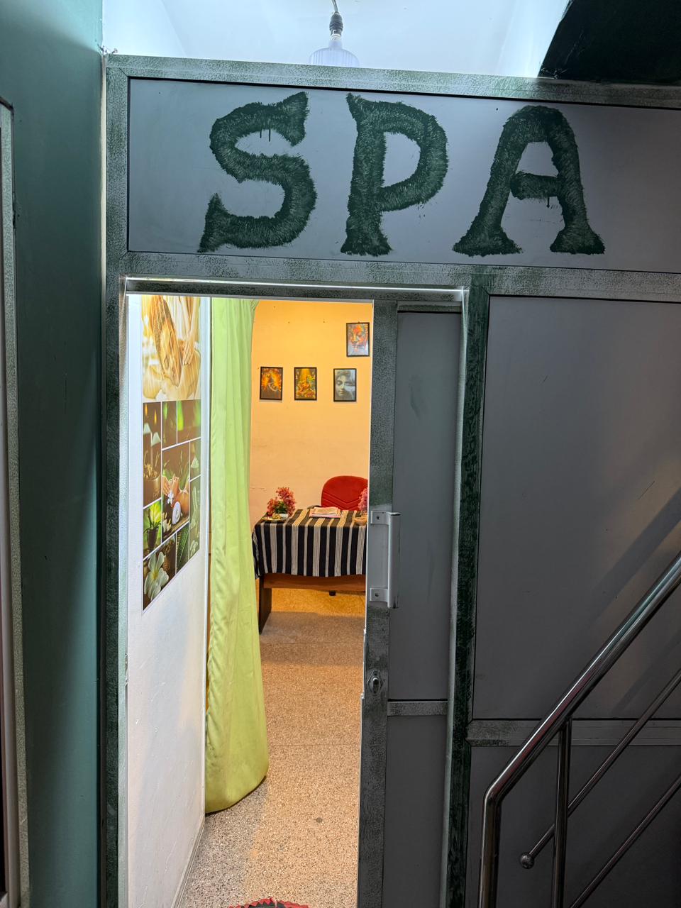 මහනුවර අයිස් විකිනූ ස්පා කාන්තාවක් සමග පුද්ගලයෙක් අත්අඩංගුවට