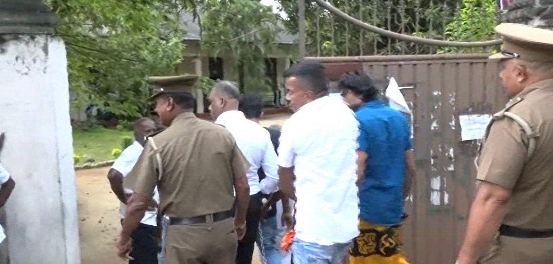 හිටපු නාවික හමුදාපති නිශාන්ත උළුගේතැන්න හා බුද්ධි ප්‍රධානි ඇතුළු තිදෙනා ඔක්තෝබර් 8 දක්වා රක්ෂිත බන්ධනාගාරයට