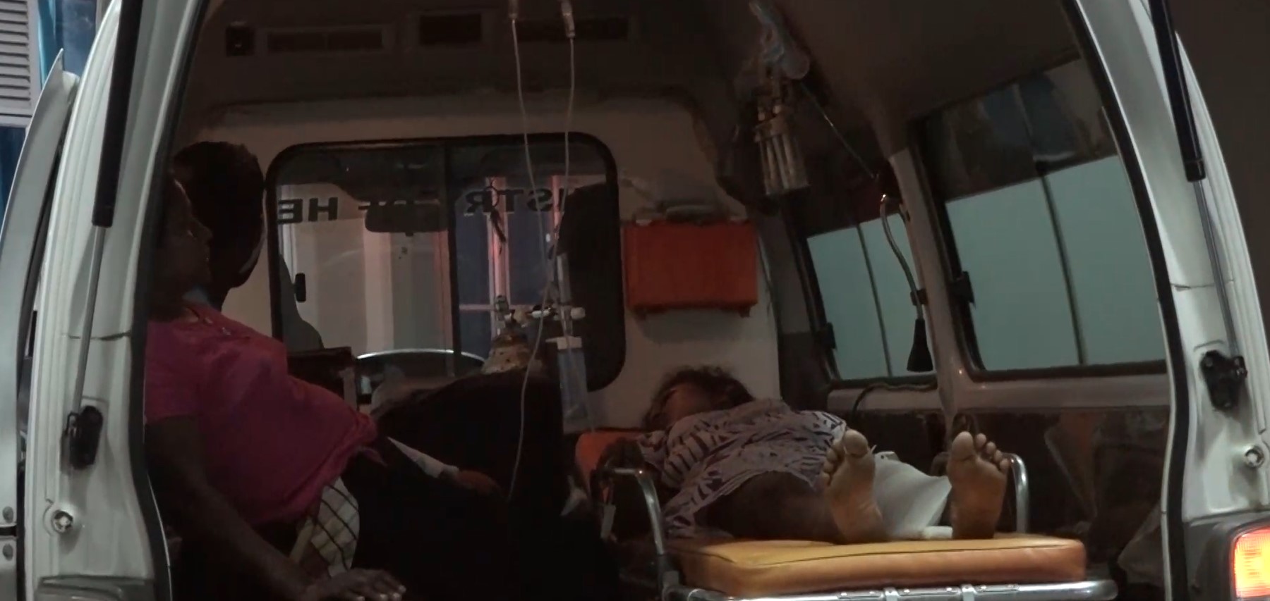 රන්දෙණිගල මාර්ගයේ බස් රථ අනතුරකින් 12 ක් රෝහලට