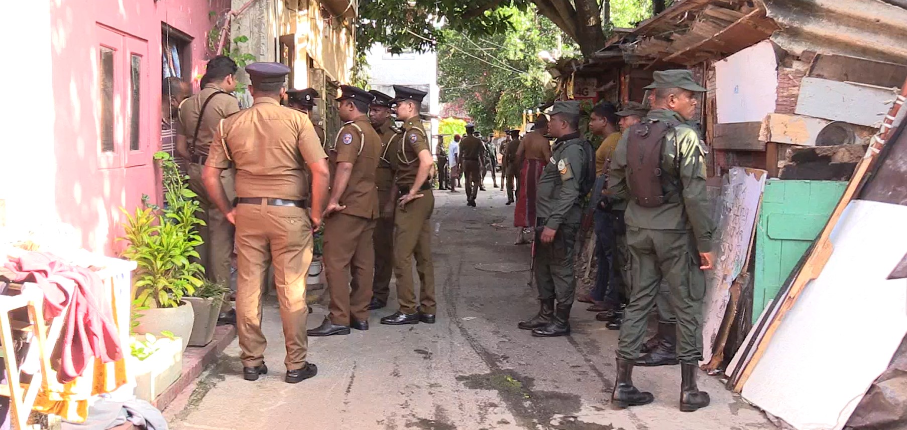 මරදානේ විශේෂ පොලිස් මෙහෙයුමක් (VIDEO) මරදානේ විශේෂ පොලිස් මෙහෙයුමක් (VIDEO)