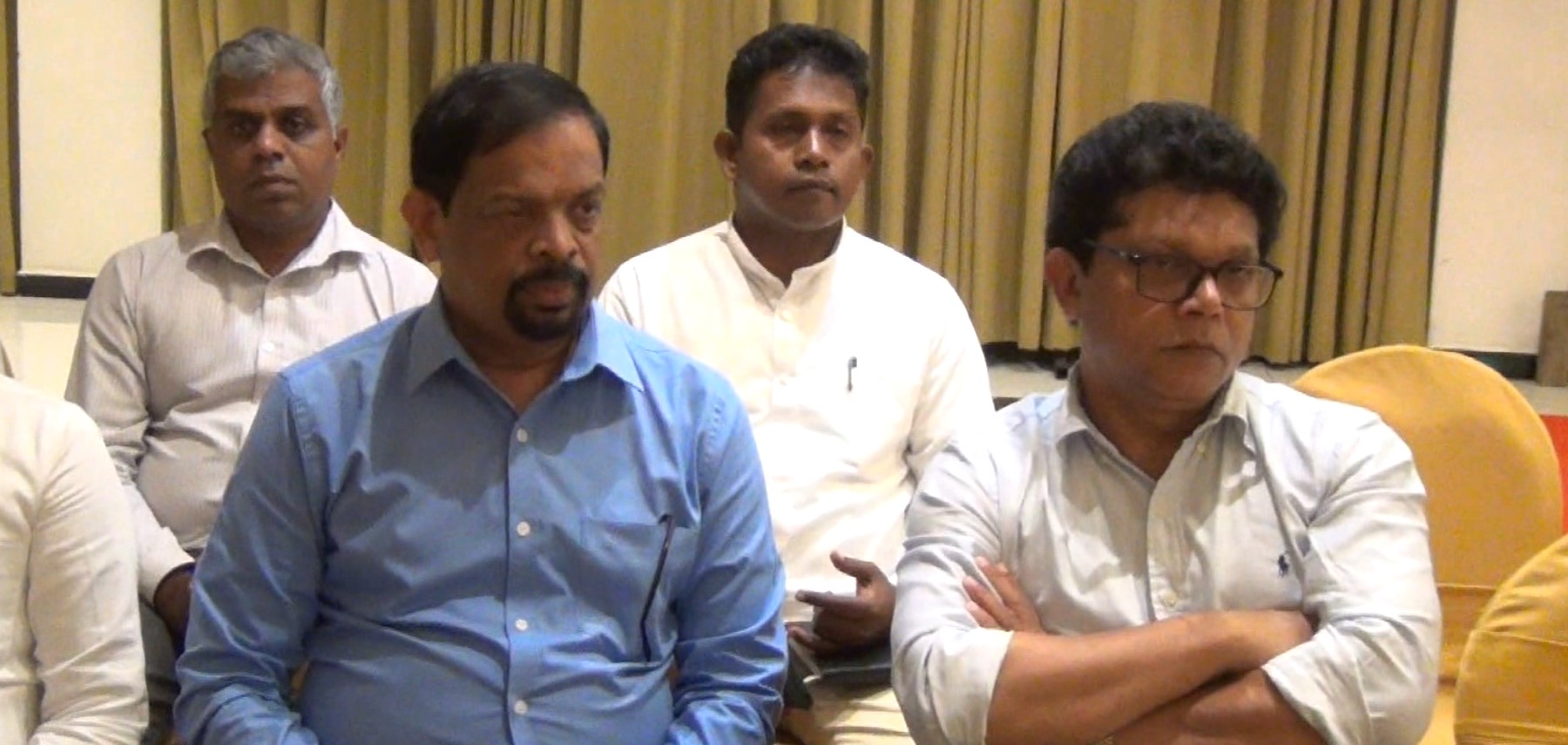 පරිසර ඇමතිත් හිටිය අලි – මිනිස් ගැටුම් කළමනාකරණ රැස්වීම රත්වේ පරිසර ඇමතිත් හිටිය අලි – මිනිස් ගැටුම් කළමනාකරණ රැස්වීම රත්වේ