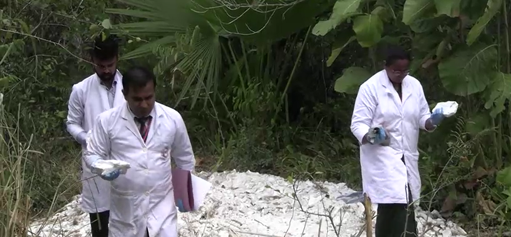 මිද්දෙනියේ අයිස් සොයා මෙහෙයුම් – රස පරික්ෂක පරික්ෂාව සිදුකෙරේ මිද්දෙනියේ අයිස් සොයා මෙහෙයුම් – රස පරික්ෂක පරික්ෂාව සිදුකෙරේ