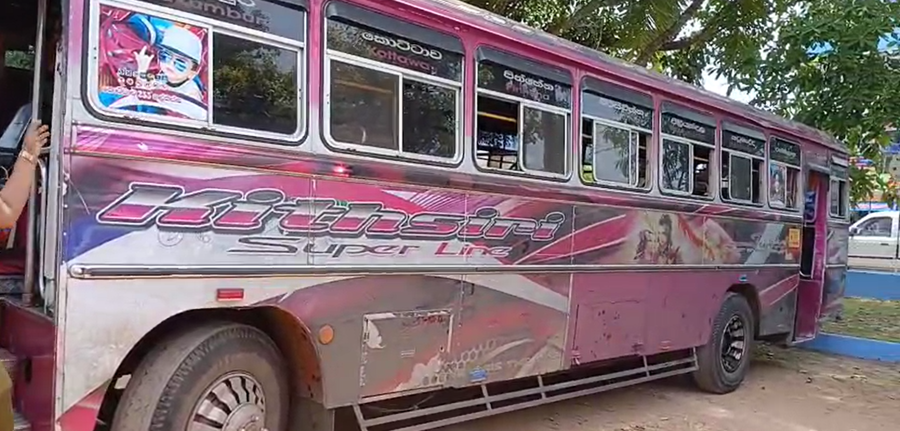 ආදායම් බලපත්‍ර, රක්ෂණ සහතිකය සහ මාර්ග බලපත්‍ර කිසිවක් නොමැතිව ගල්කිස්ස – මොරටුව බසයක් ධාවනය කරලා