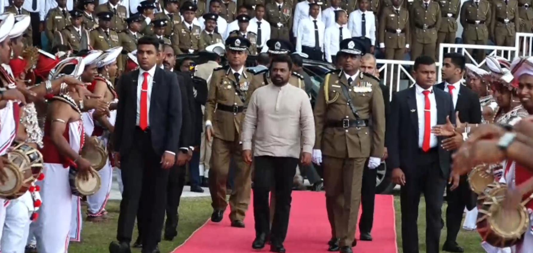 පොලිස් දෙපාර්තමේන්තුවේ 159 වන සංවත්සරය අද ජනපති ප්රධානත්වයෙන් (VIDEO) පොලිස් දෙපාර්තමේන්තුවේ 159 වන සංවත්සරය අද ජනපති ප්රධානත්වයෙන් (VIDEO)