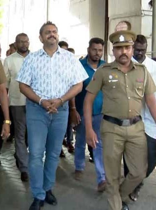 ශෂීන්ද්ර රාජපක්ෂ බන්ධනාගාර රෝහලට ශෂීන්ද්ර රාජපක්ෂ බන්ධනාගාර රෝහලට