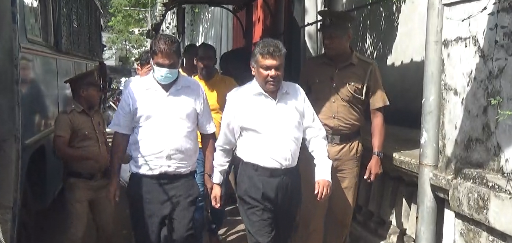 ජ්යෙෂ්ඨ පොලිස් අධිකාරී සතීෂ් ගේ එක්කෝටි 16 ලක්ෂයකට අධික මුදලක් පුද්ගලික බැංකු ගිණුමක ජ්යෙෂ්ඨ පොලිස් අධිකාරී සතීෂ් ගේ එක්කෝටි 16 ලක්ෂයකට අධික මුදලක් පුද්ගලික බැංකු ගිණුමක