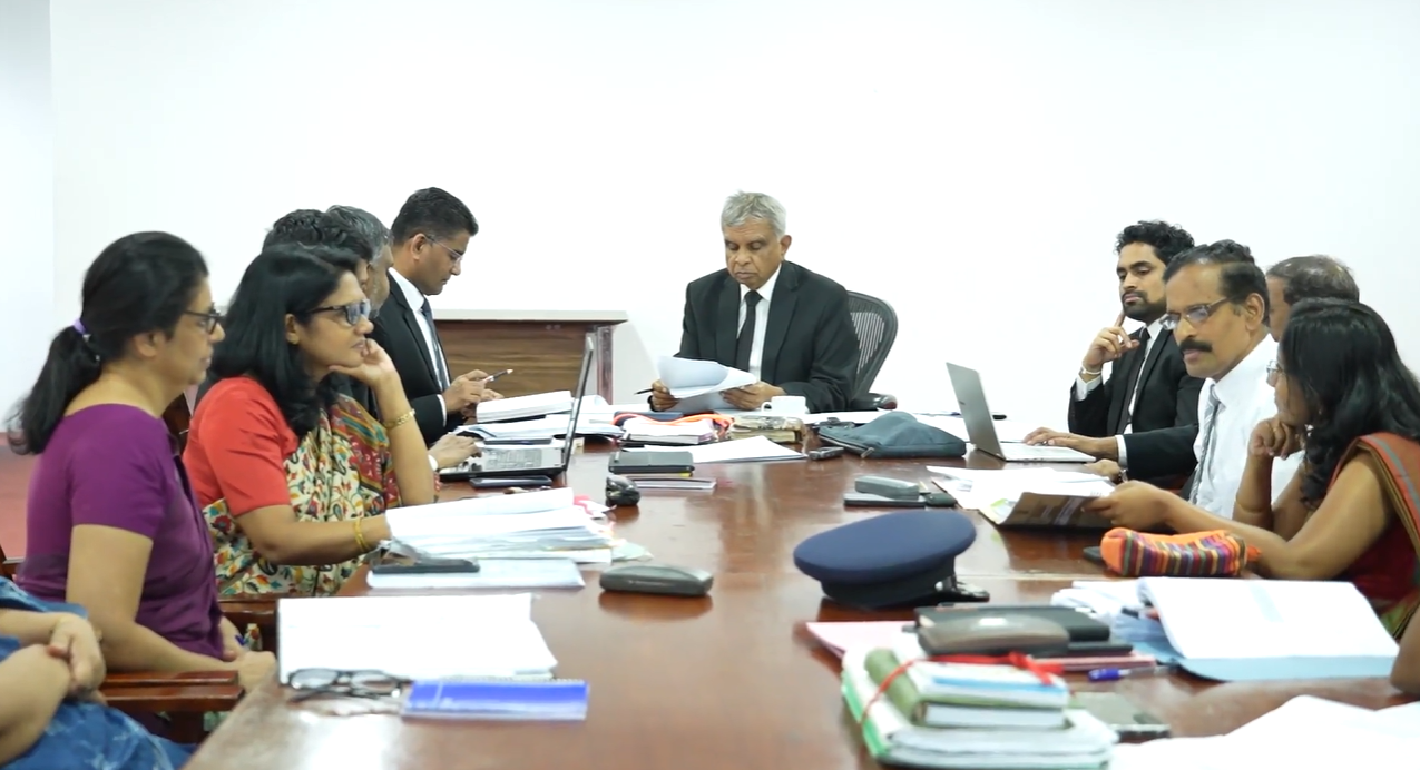 නව ත්රස්ත විරෝධි පනතේ අවසන් කෙටුම්පත ලබන සතියේ අධිකරණ ඇමති අතට නව ත්රස්ත විරෝධි පනතේ අවසන් කෙටුම්පත ලබන සතියේ අධිකරණ ඇමති අතට