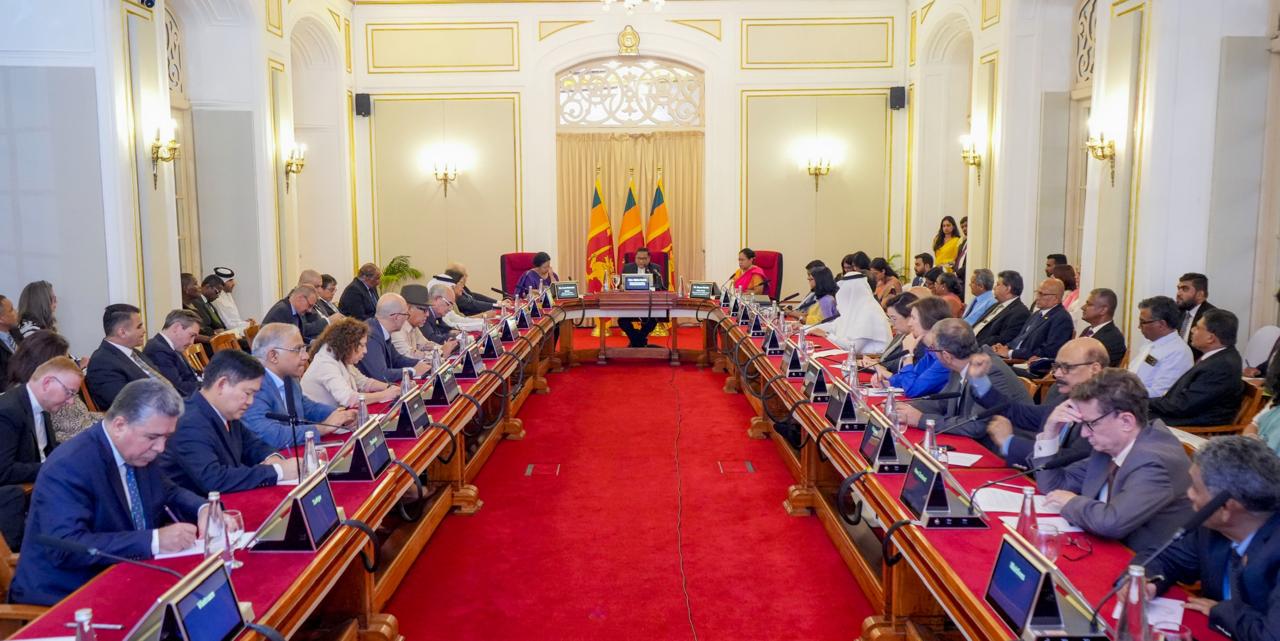 අමාත්ය විජිත කොළඹ රාජ්යතාන්ත්රික නිලධාරීන් මුණ ගැසේ අමාත්ය විජිත කොළඹ රාජ්යතාන්ත්රික නිලධාරීන් මුණ ගැසේ